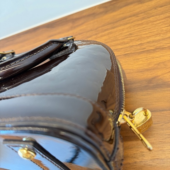 Louis Vuitton Vernis Alma BB In Amarante - Picture 2 of 10